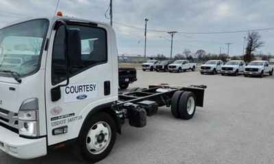 2022 Isuzu NPR-HD LOW CAB Forward