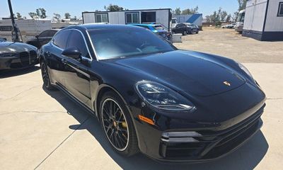 2022 Porsche Panamera Turbo S Executive
