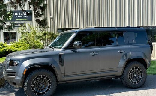 2025 Land Rover Defender Octa