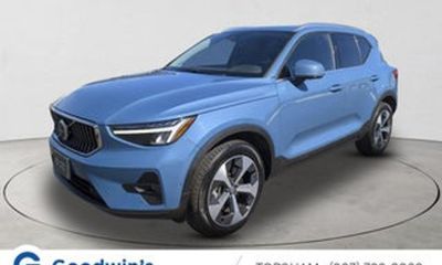 2025 Volvo XC40 Plus Bright