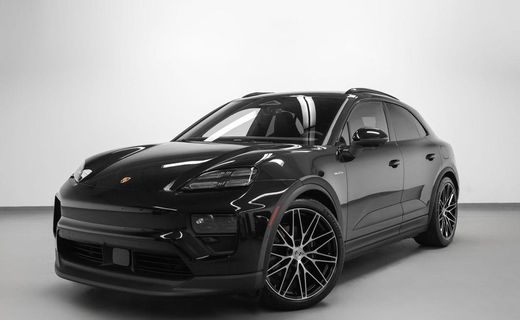 2026 Porsche Macan 4