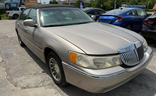 2000 Lincoln Town CAR Executive