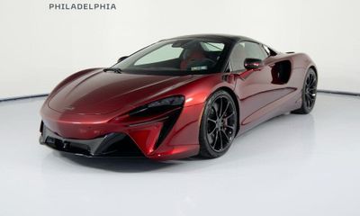 2026 McLaren Artura