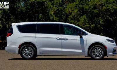 2026 Chrysler Pacifica Select