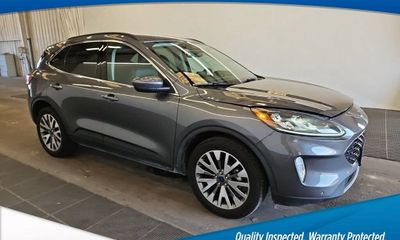 2022 Ford Escape Titanium Fhev