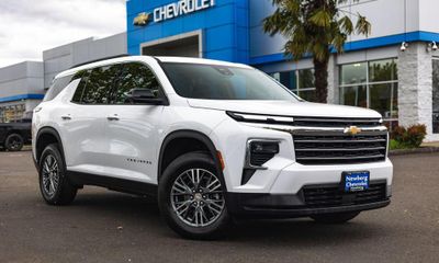 2025 Chevrolet Traverse LT