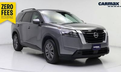 2025 Nissan Pathfinder SV