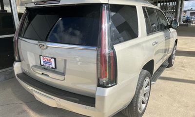 2016 Cadillac Escalade Luxury