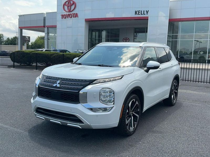 2022 Mitsubishi Outlander — a typically priced live listing