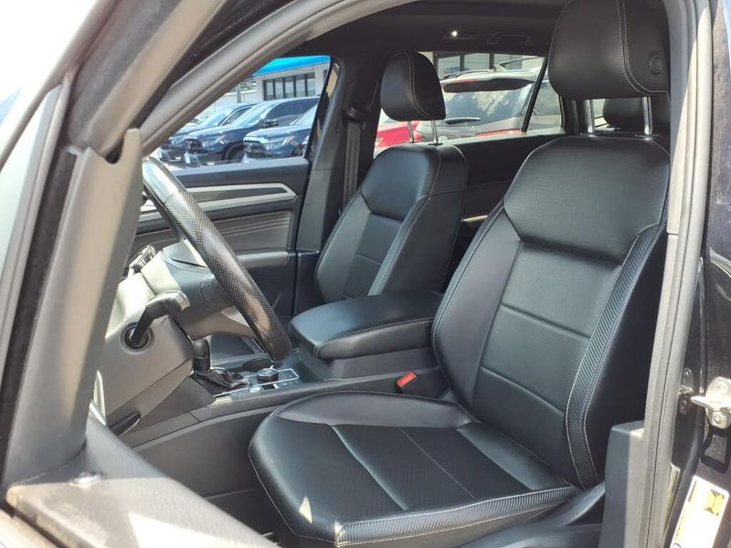 2021 Volkswagen Atlas Cross Sport — a typically priced live listing