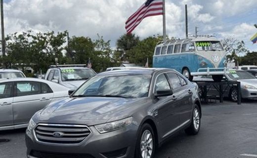 2013 Ford Taurus SE