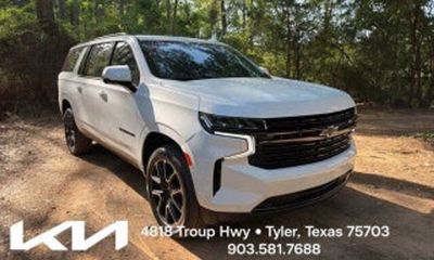 2023 Chevrolet Suburban RST