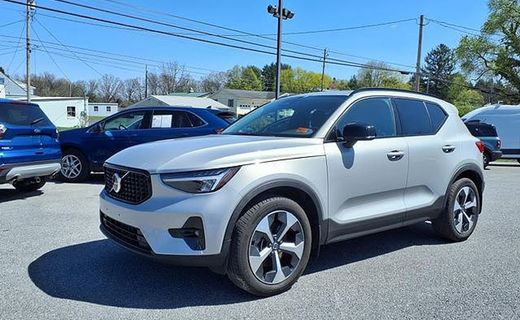 2023 Volvo XC40 Plus Dark