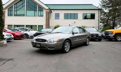 2004 Ford Taurus SE