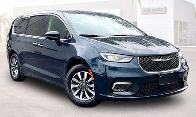 2023 Chrysler Pacifica Touring L