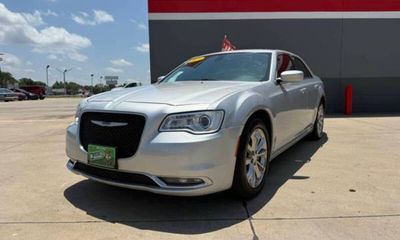 2019 Chrysler 300 Touring