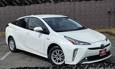 2020 Toyota Prius LE