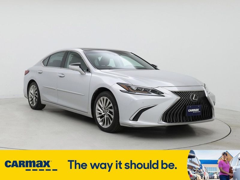2019 Lexus ES — a typically priced live listing
