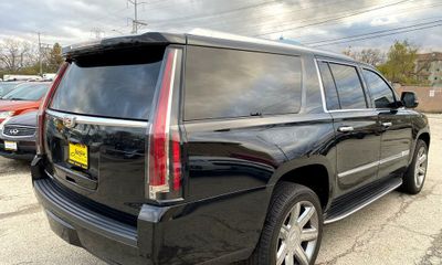 2018 Cadillac Escalade ESV Luxury