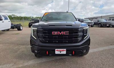 2025 GMC Sierra Elevation