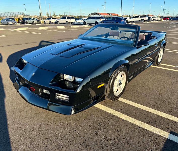1992 Chevrolet Camaro — a typically priced live listing