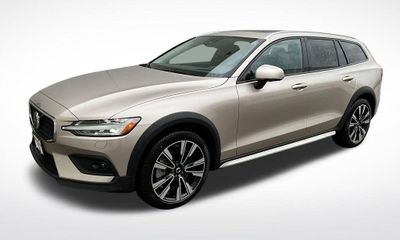 2026 Volvo V60CC Ultra