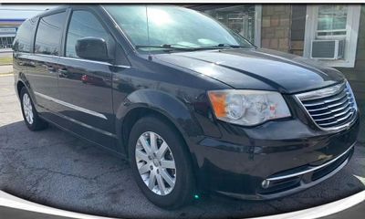 2013 Chrysler Town AND Country Touring