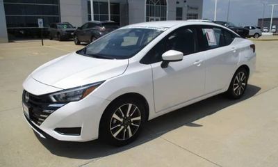 2025 Nissan Versa SV