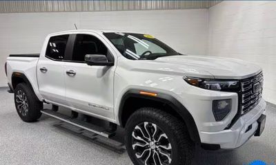 2024 GMC Canyon Denali