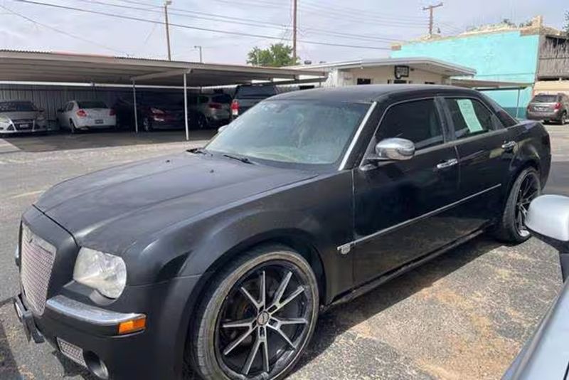 2005 Chrysler 300C — a typically priced live listing