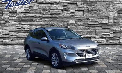 2022 Ford Escape Titanium Fhev