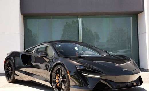 2026 McLaren Artura