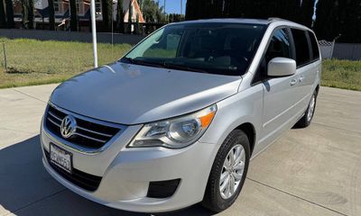 2012 Volkswagen Routan SE