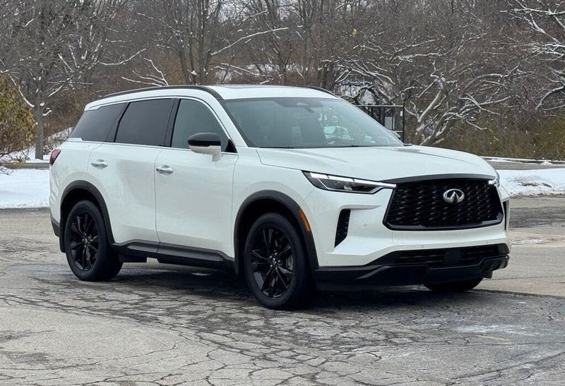 2025 Infiniti QX60 — a typically priced live listing