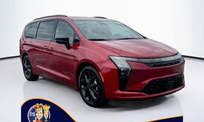 2027 Chrysler Pacifica Select