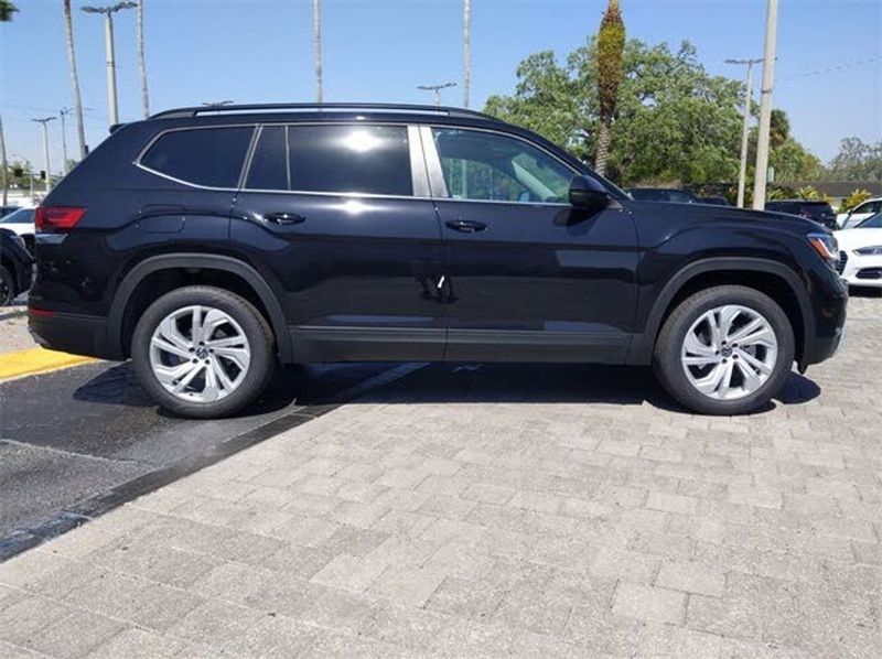 2023 Volkswagen Atlas — a typically priced live listing