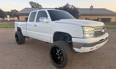 2004 Chevrolet Silverado LS
