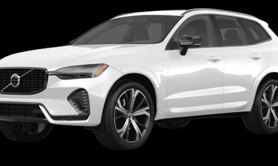 2023 Volvo XC60 Plus Dark