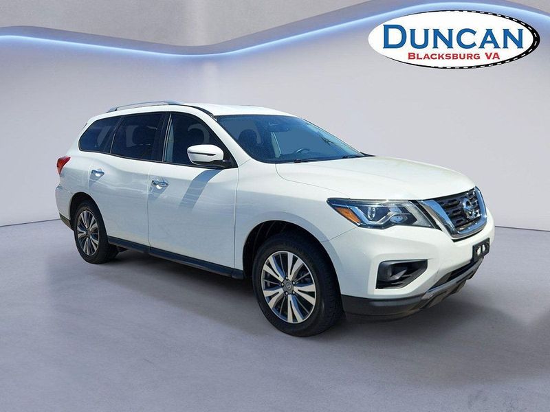 2019 Nissan Pathfinder — a typically priced live listing