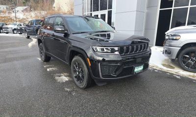 2026 Jeep Grand Cherokee Base Laredo