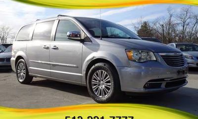 2014 Chrysler Town AND Country Touring L