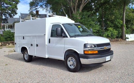 2025 Chevrolet Express 3500 Cutaway 139