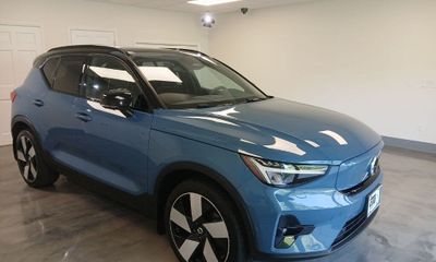 2023 Volvo XC40 Ultimate Dark
