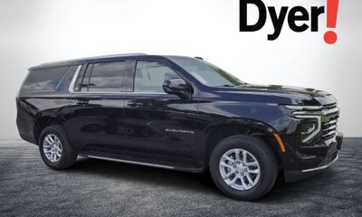 2025 Chevrolet Suburban LT