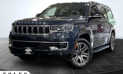 2023 Jeep Wagoneer Base