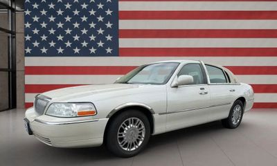 2007 Lincoln Town CAR Signature Limited
