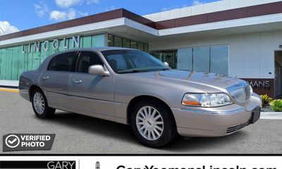 2003 Lincoln Town CAR Executive