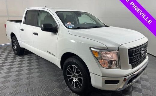 2022 Nissan Titan SV