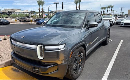 2026 Rivian R1T Premium