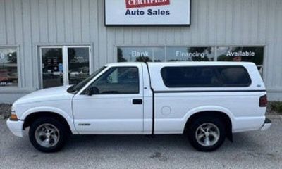 1998 Chevrolet S-10 Pickup LS